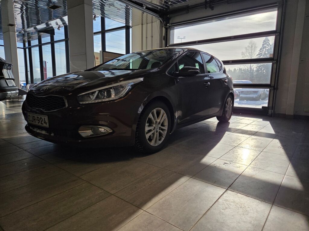 Kia Ceed 2014 Ruskea (beige)