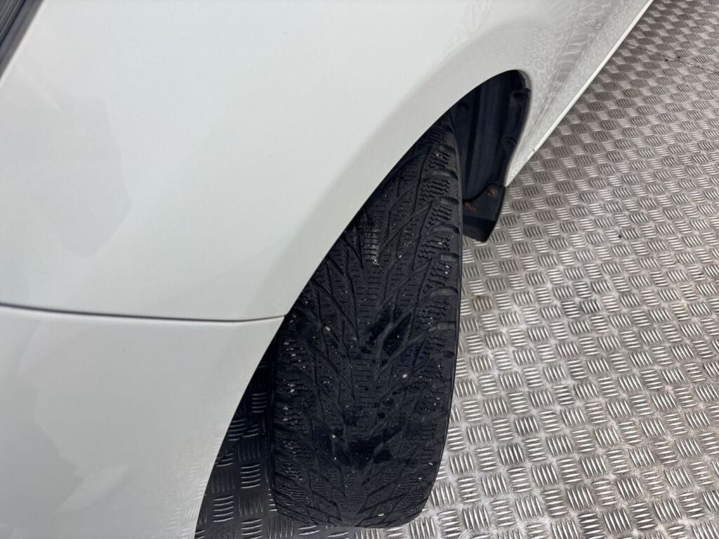 Toyota Yaris 2015 Valkoinen
