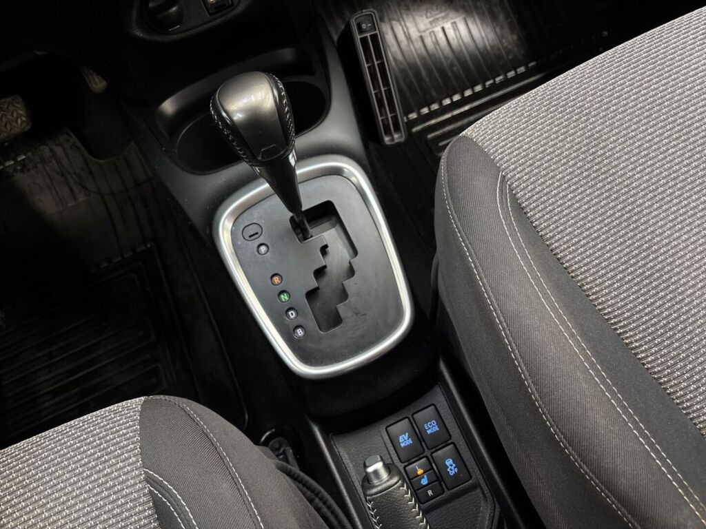 Toyota Yaris 2015 Valkoinen