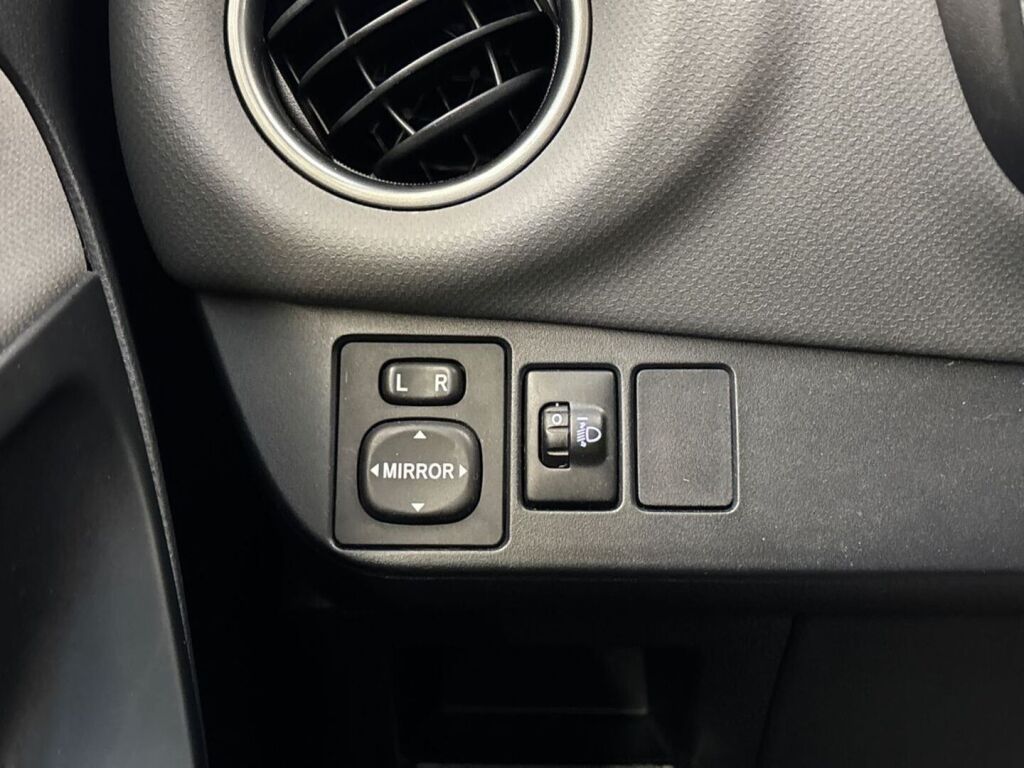 Toyota Yaris 2015 Valkoinen