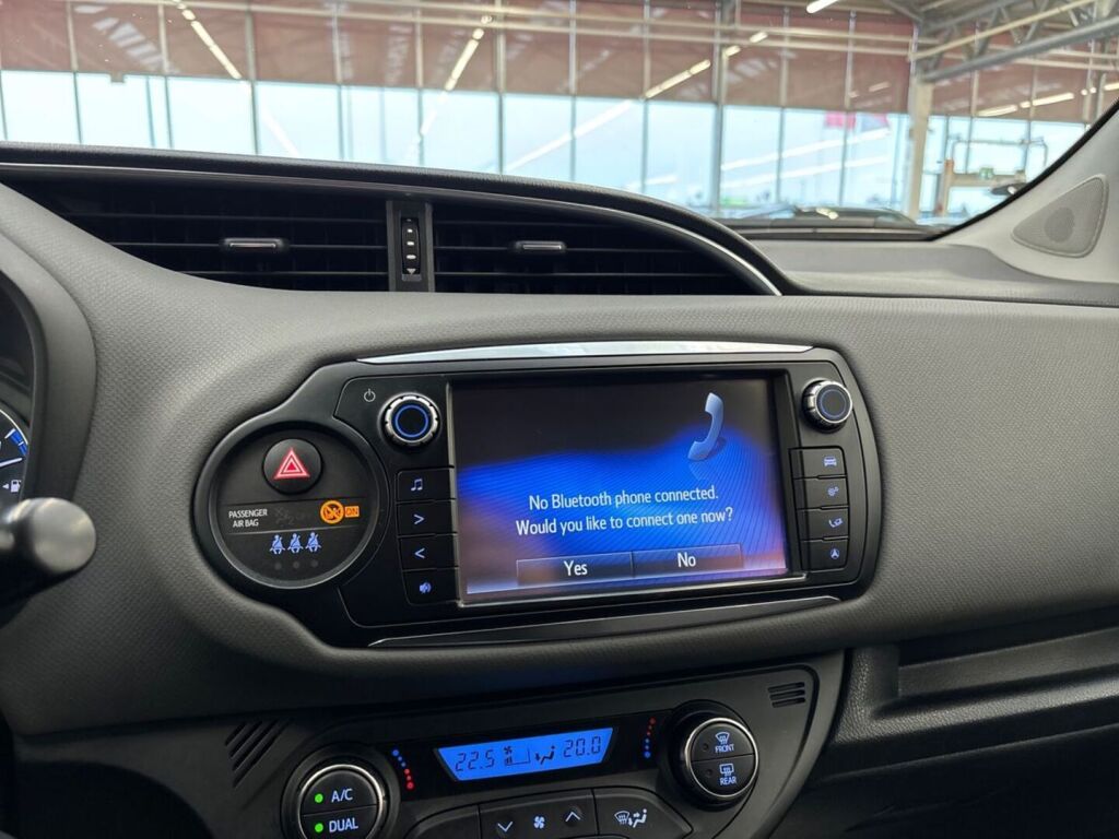 Toyota Yaris 2015 Valkoinen