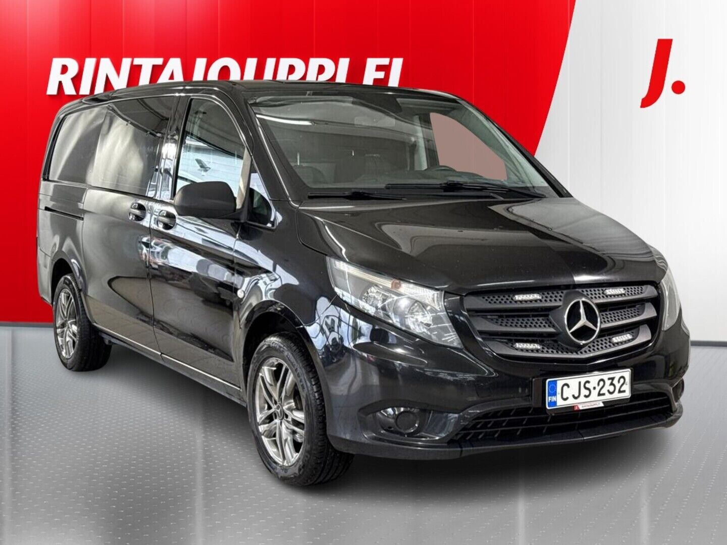 Musta Mercedes-Benz Vito