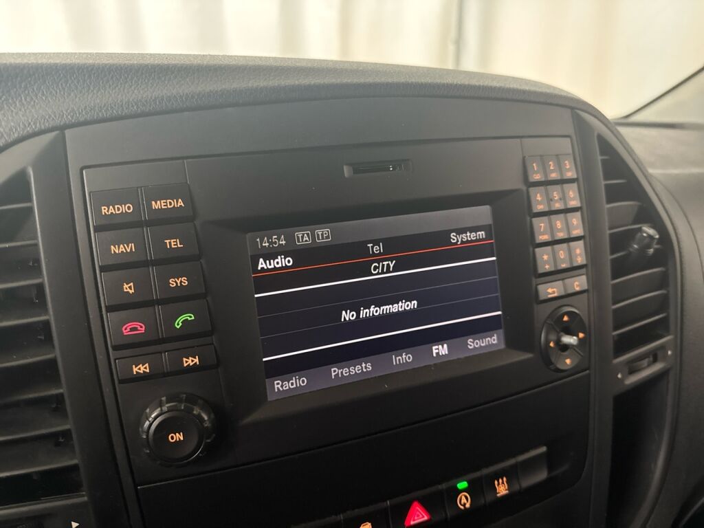 Mercedes-Benz Vito 2015 Musta