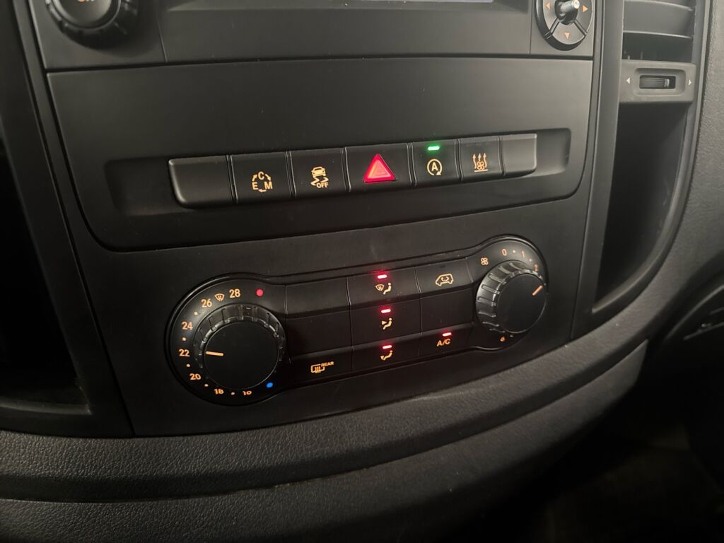 Mercedes-Benz Vito 2015 Musta