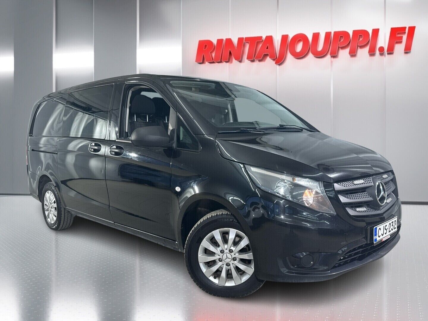 Musta Mercedes-Benz Vito