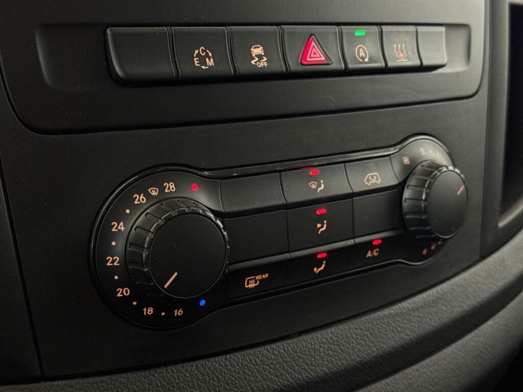 Mercedes-Benz Vito 2015 Musta