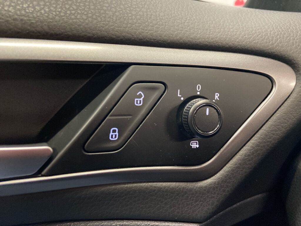 Volkswagen Golf 2015 Musta