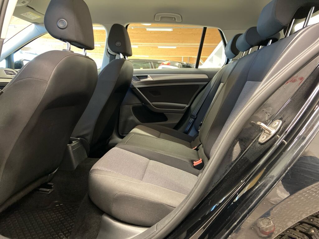 Volkswagen Golf 2015 Musta