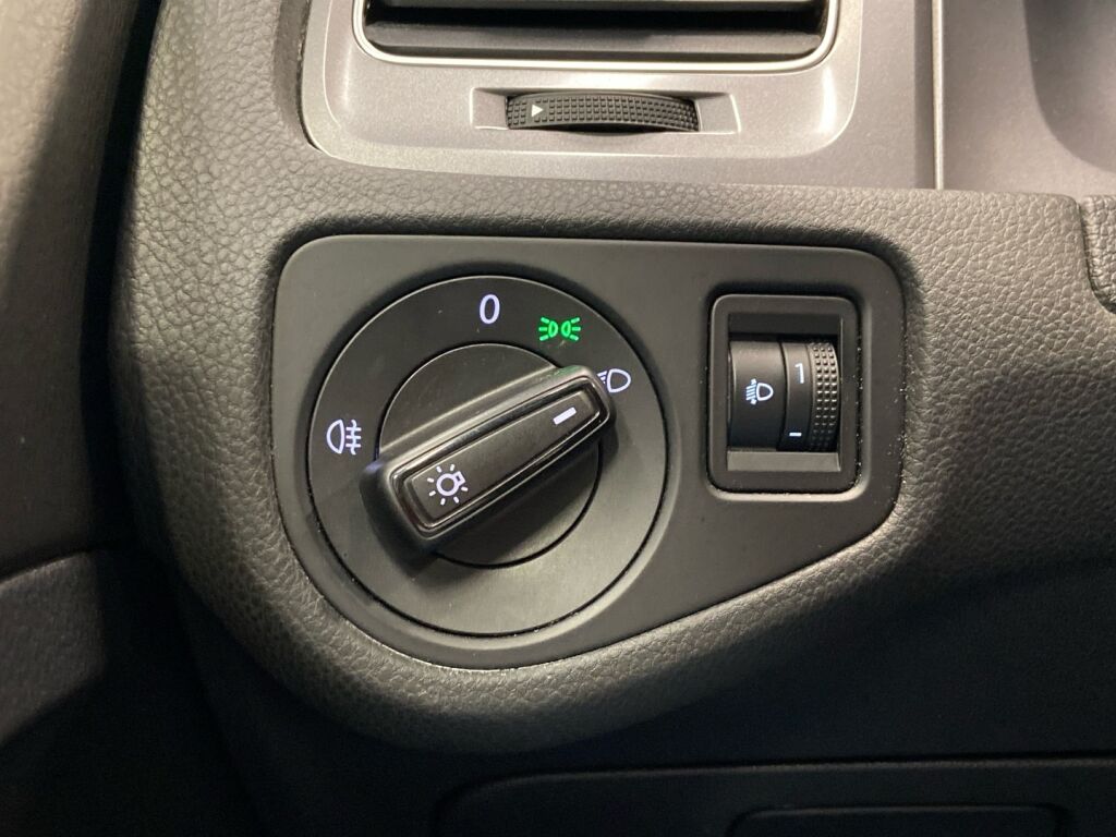 Volkswagen Golf 2015 Musta