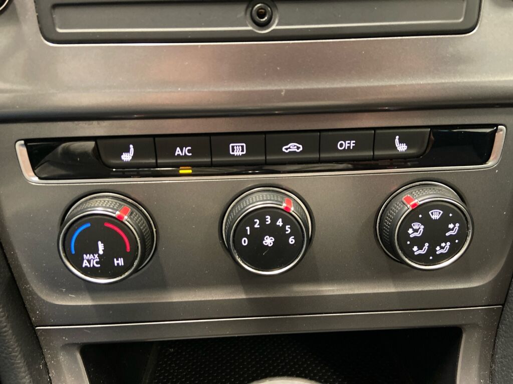 Volkswagen Golf 2015 Musta