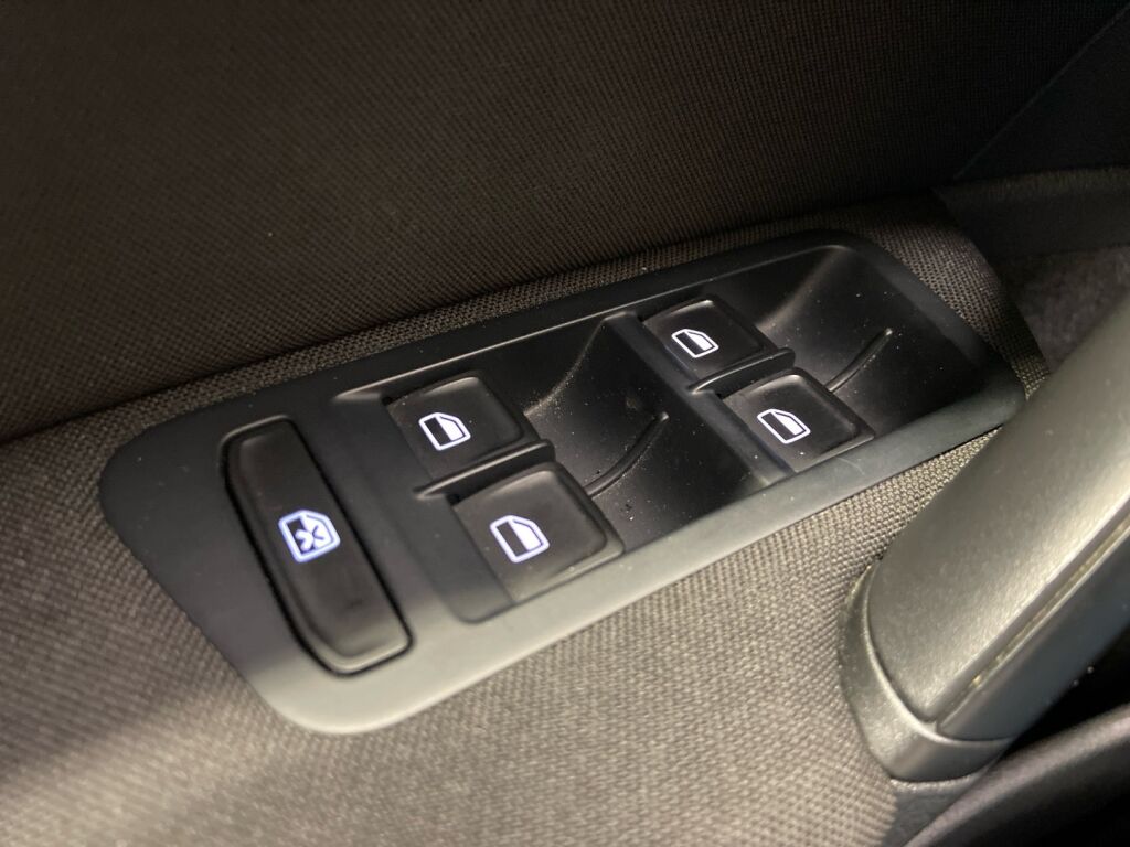 Volkswagen Golf 2015 Musta