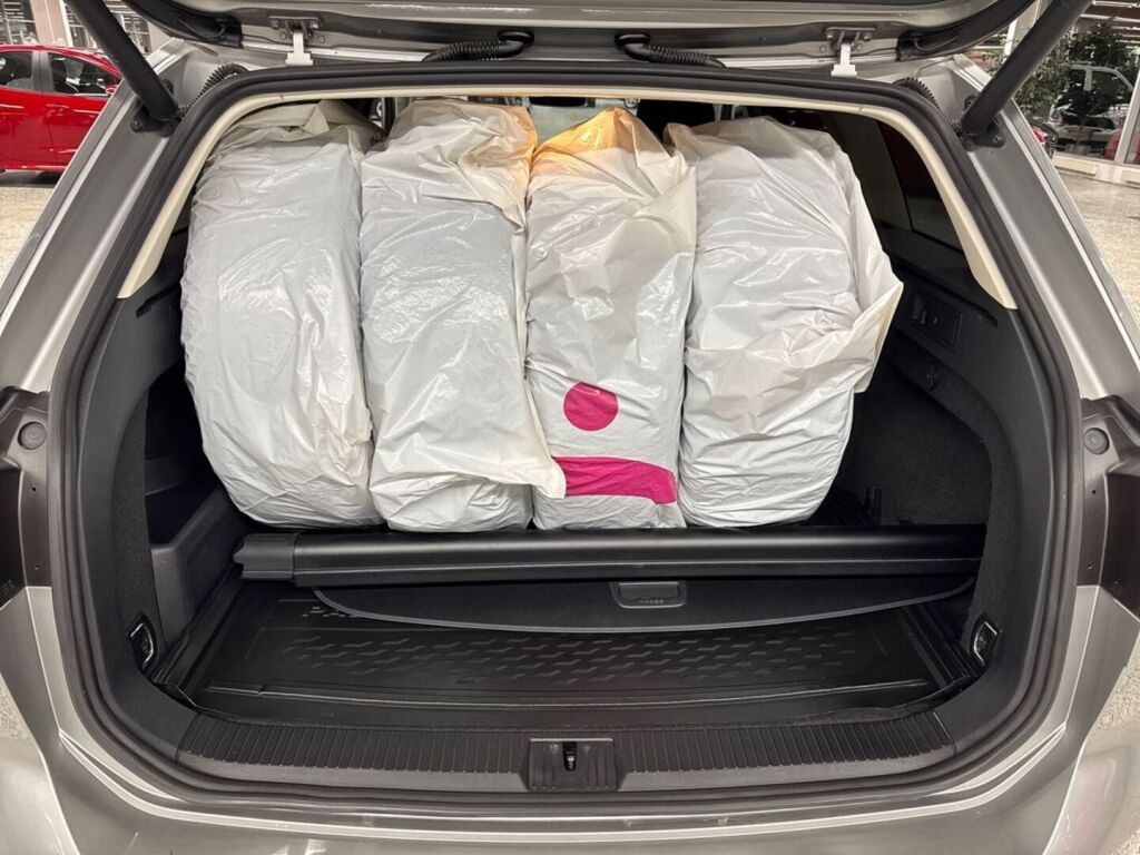 Volkswagen Passat 2015 Metallinhohto Harmaa