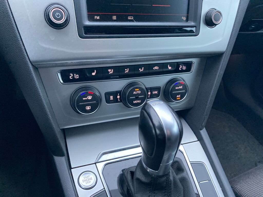 Volkswagen Passat 2015 Metallinhohto Harmaa