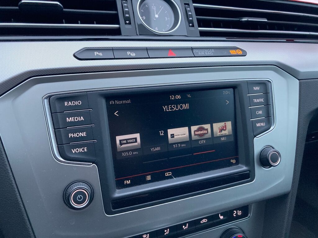 Volkswagen Passat 2015 Metallinhohto Harmaa