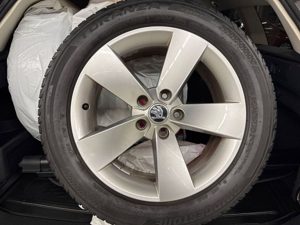 Volkswagen Passat 2015 Metallinhohto Harmaa