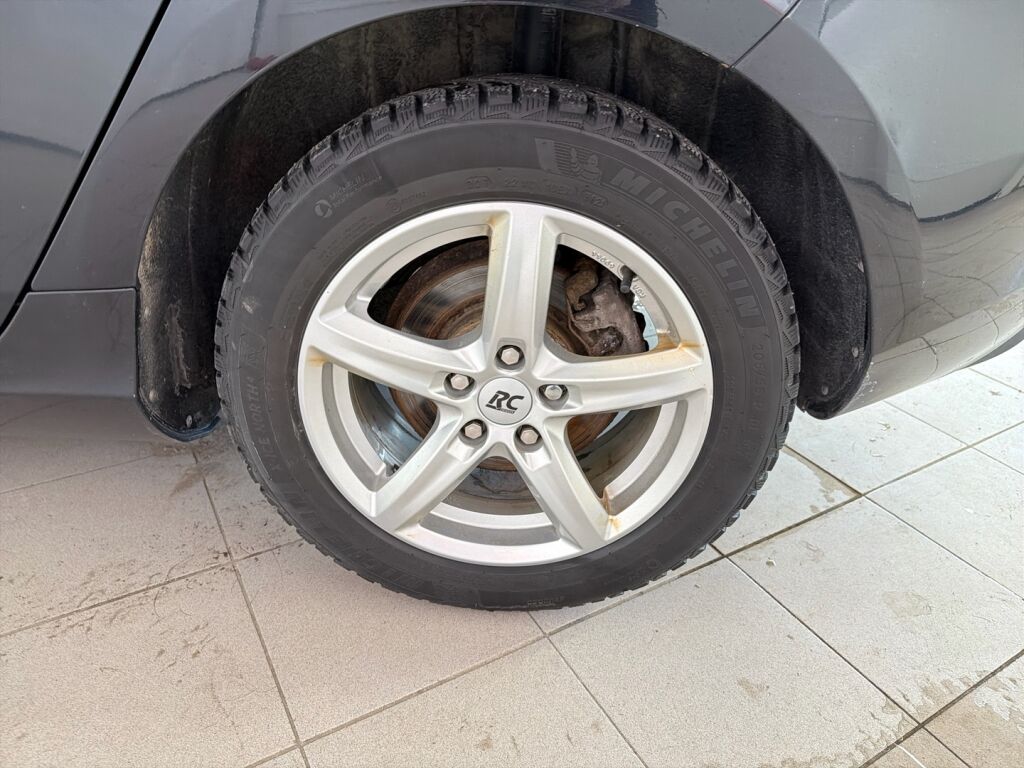 Volvo V40 2015 Musta