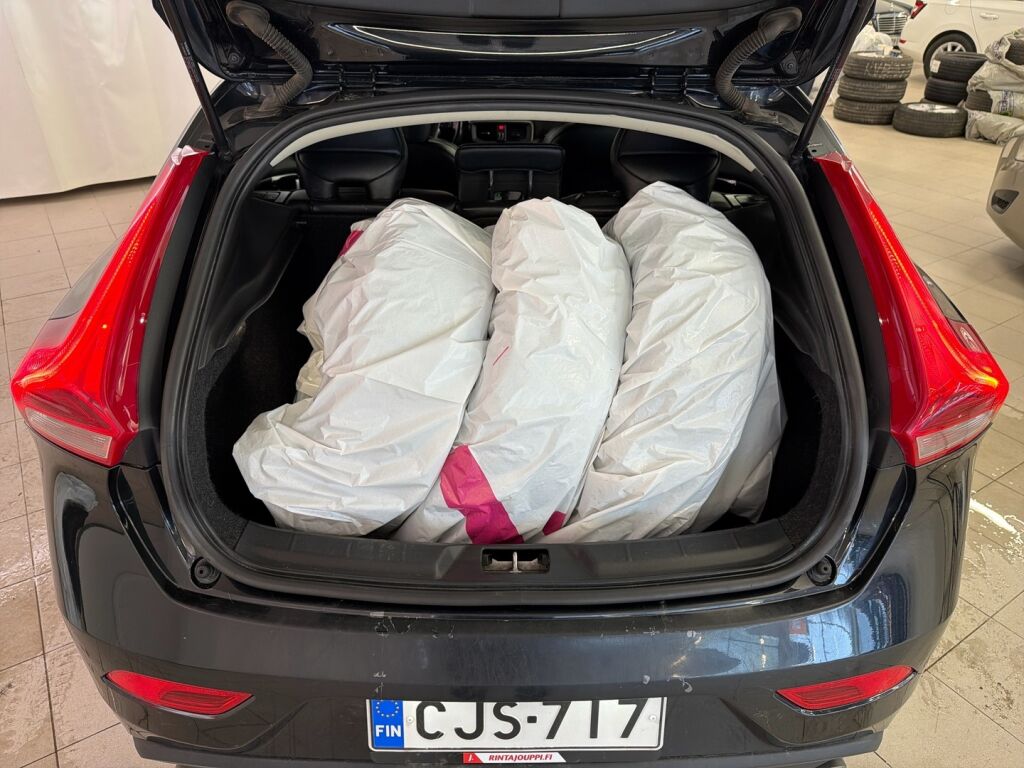 Volvo V40 2015 Musta