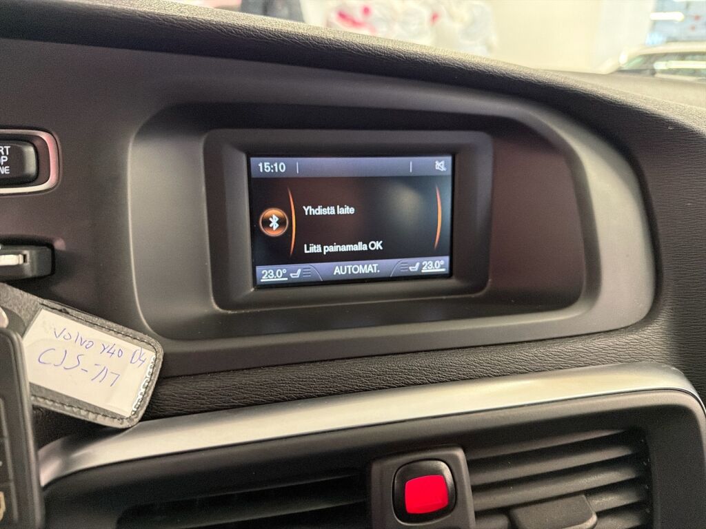 Volvo V40 2015 Musta