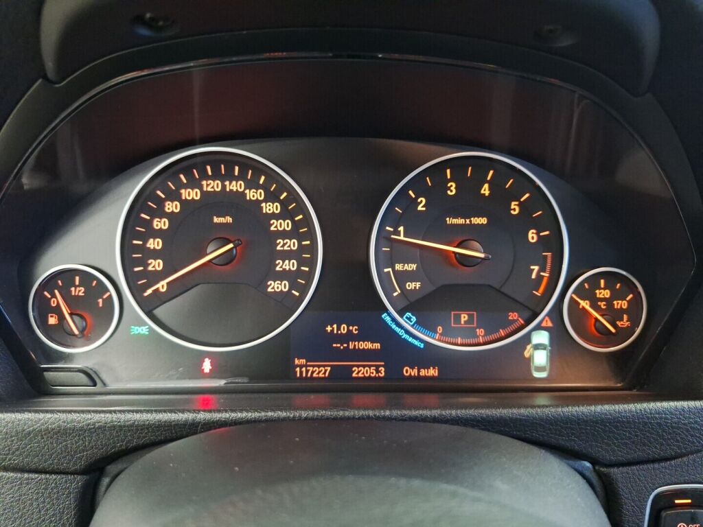 BMW 320 2015 Valkoinen