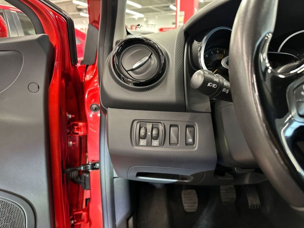 Renault Clio 2015 Punainen