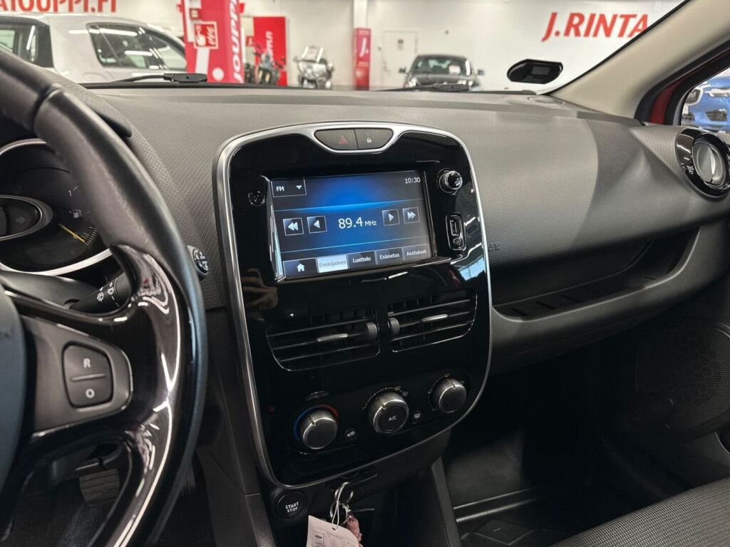 Renault Clio 2015 Punainen