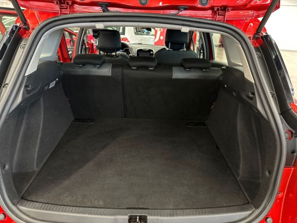 Renault Clio 2015 Punainen