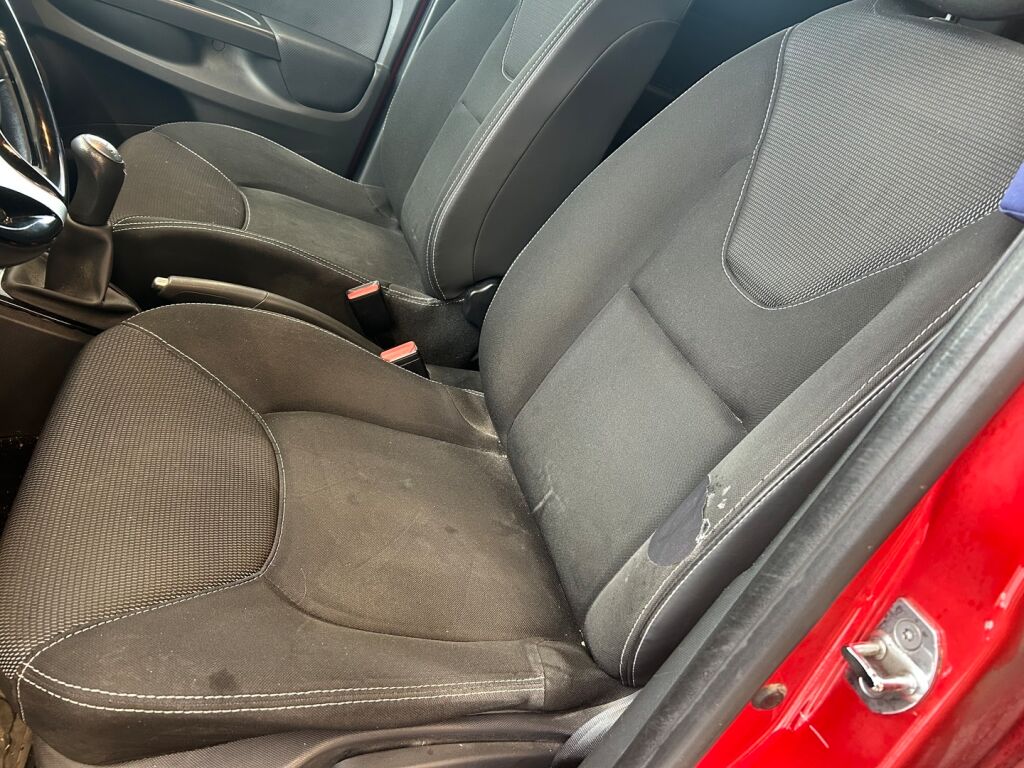 Renault Clio 2015 Punainen