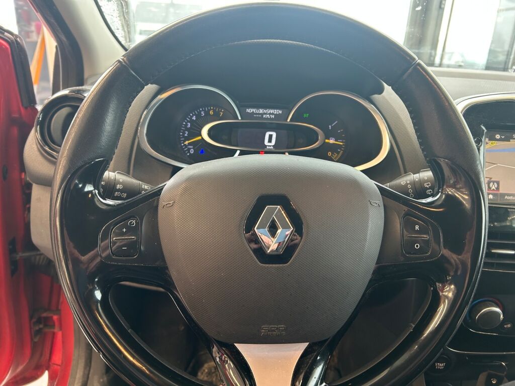 Renault Clio 2015 Punainen