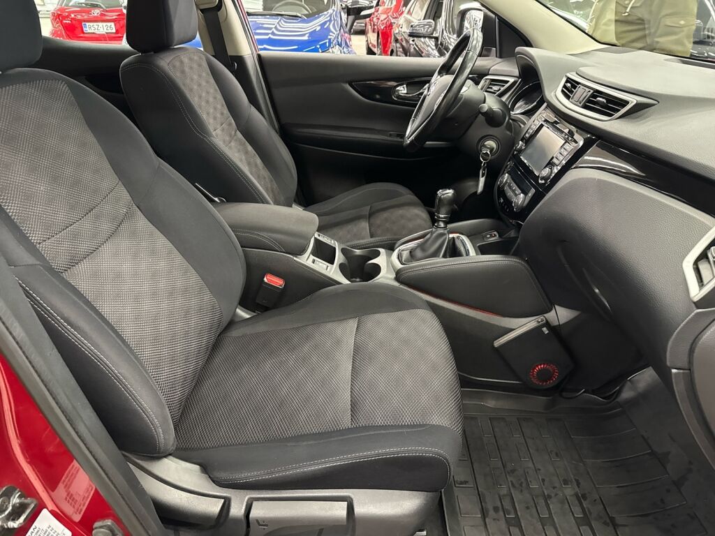 Nissan Qashqai 2015 Punainen