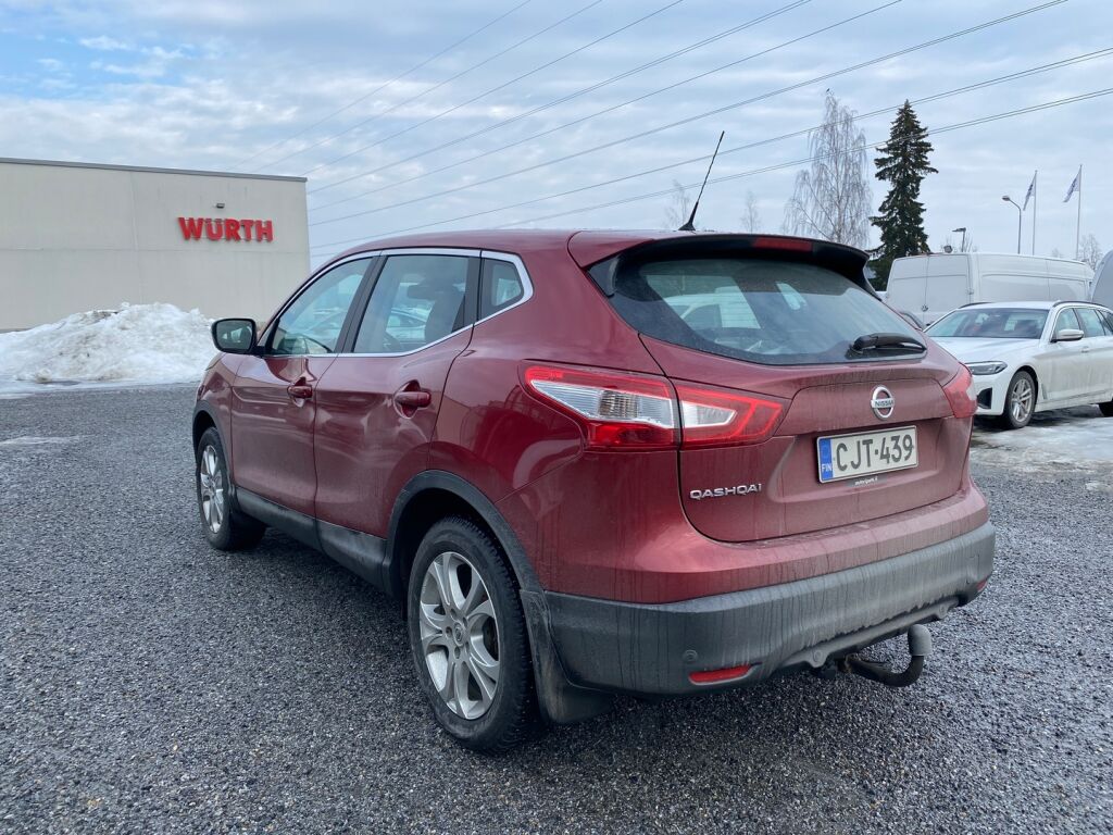 Nissan Qashqai 2015 Punainen