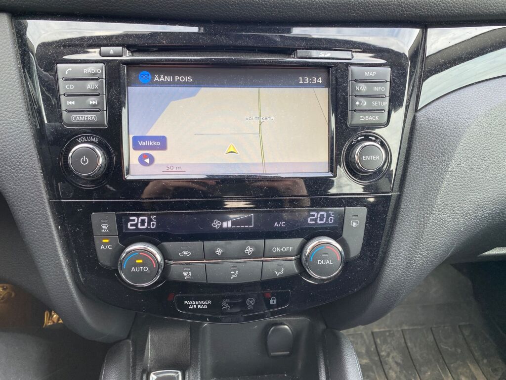 Nissan Qashqai 2015 Punainen