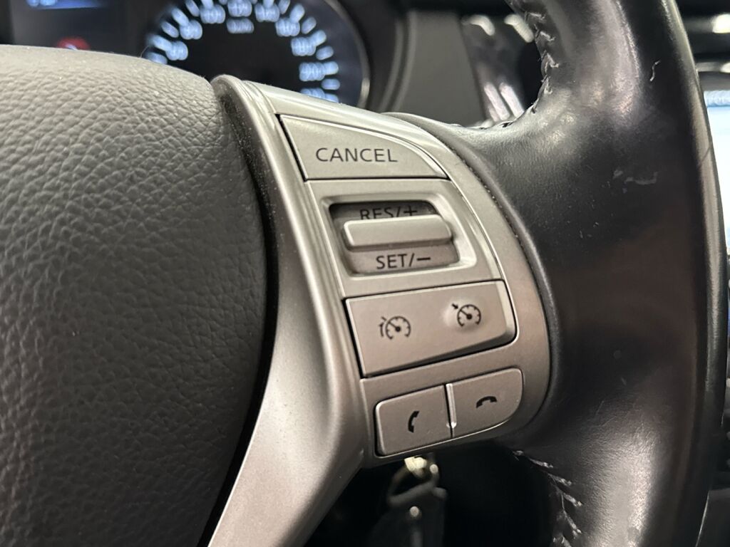 Nissan Qashqai 2015 Punainen