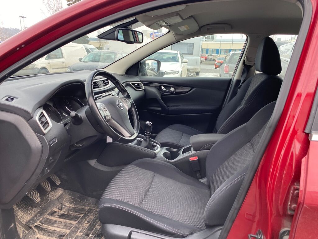 Nissan Qashqai 2015 Punainen