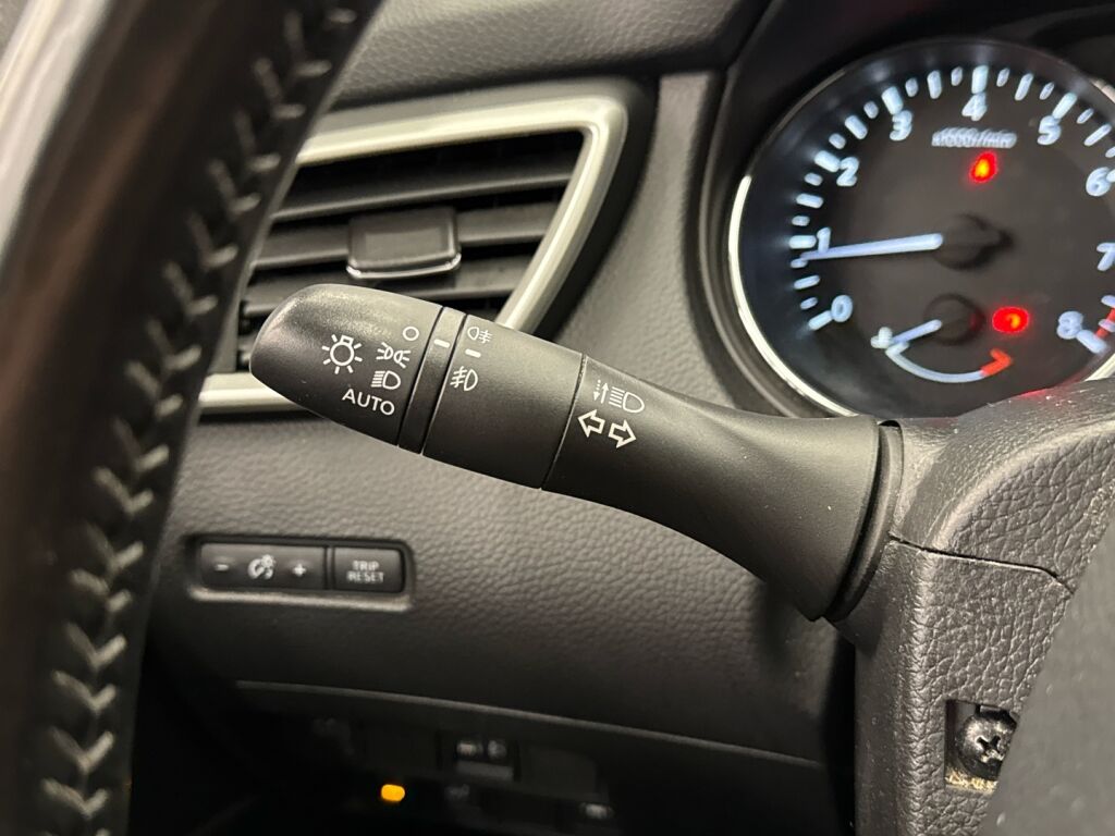 Nissan Qashqai 2015 Punainen