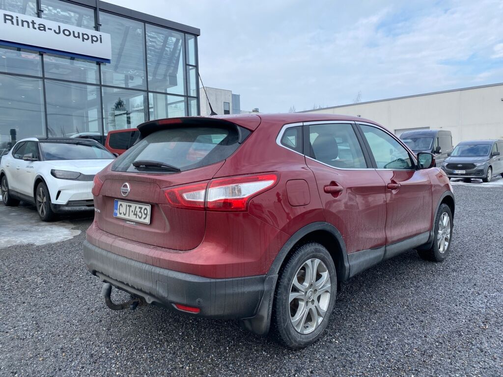 Nissan Qashqai 2015 Punainen