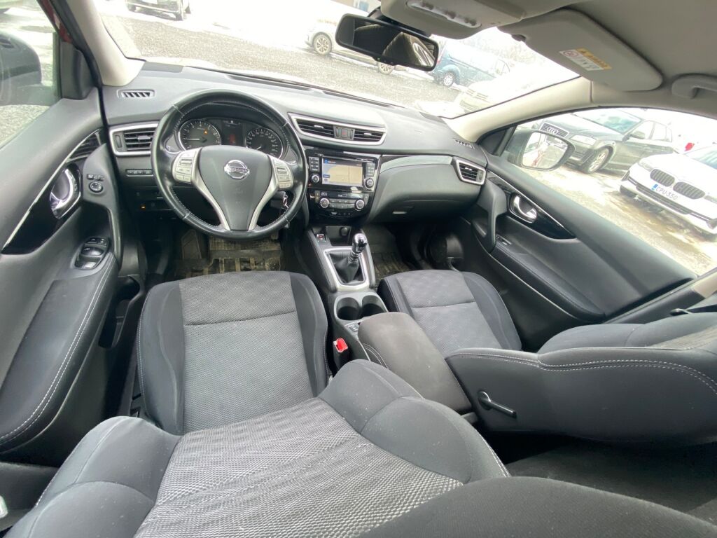 Nissan Qashqai 2015 Punainen