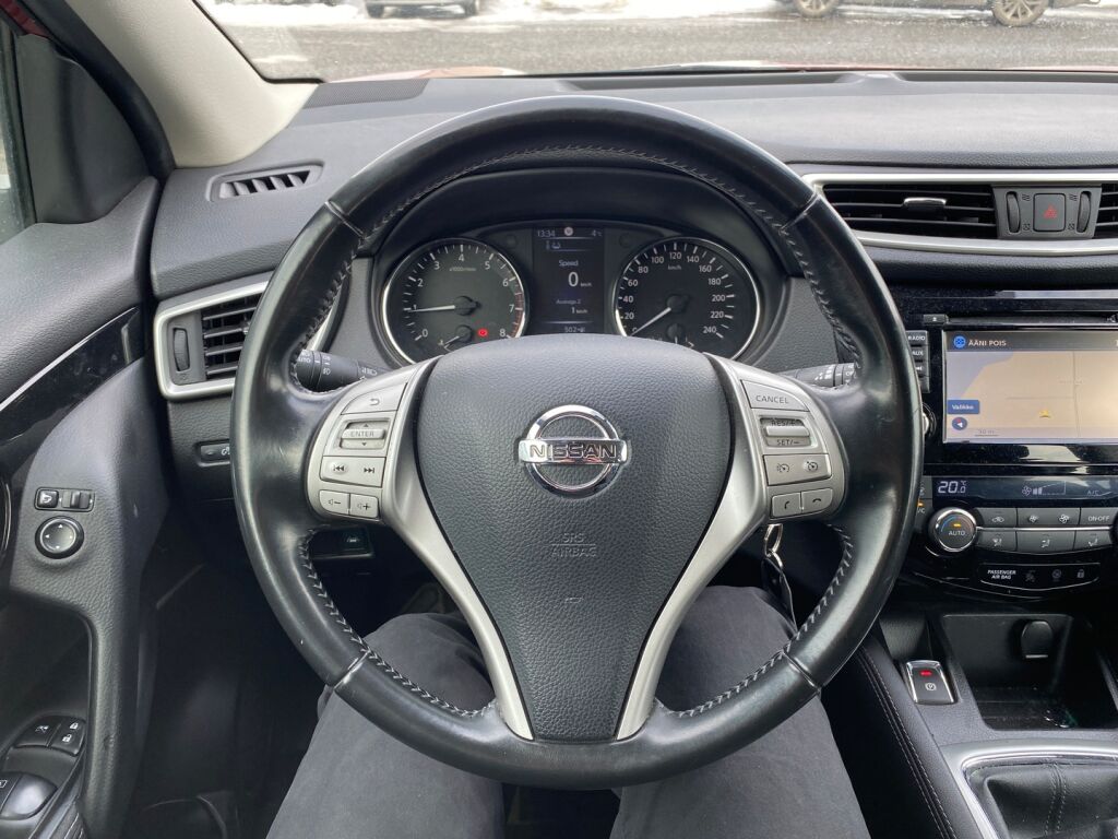 Nissan Qashqai 2015 Punainen