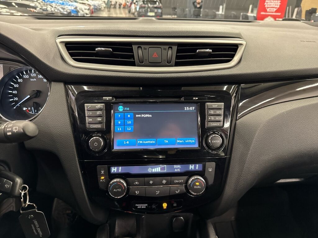 Nissan Qashqai 2015 Punainen