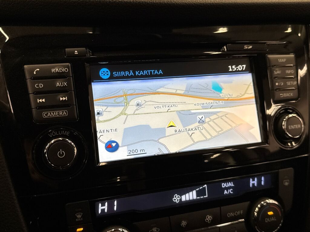 Nissan Qashqai 2015 Punainen