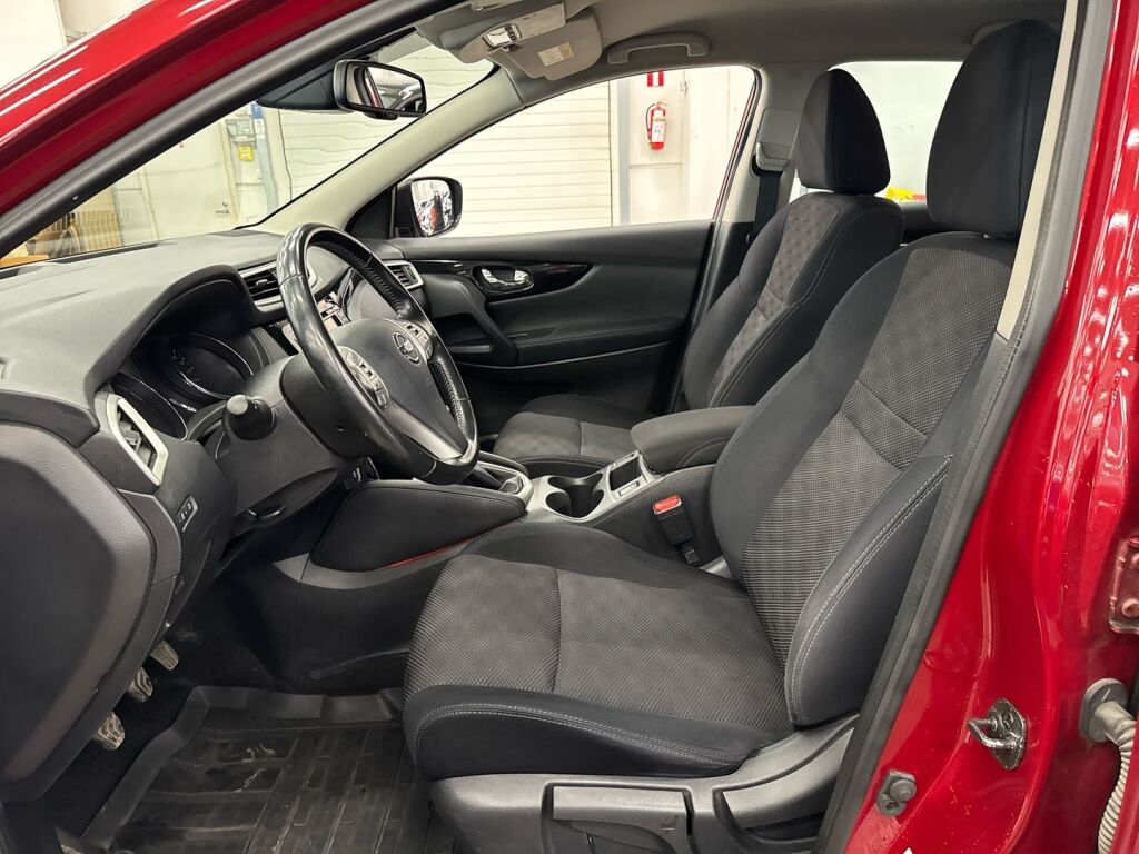 Nissan Qashqai 2015 Punainen
