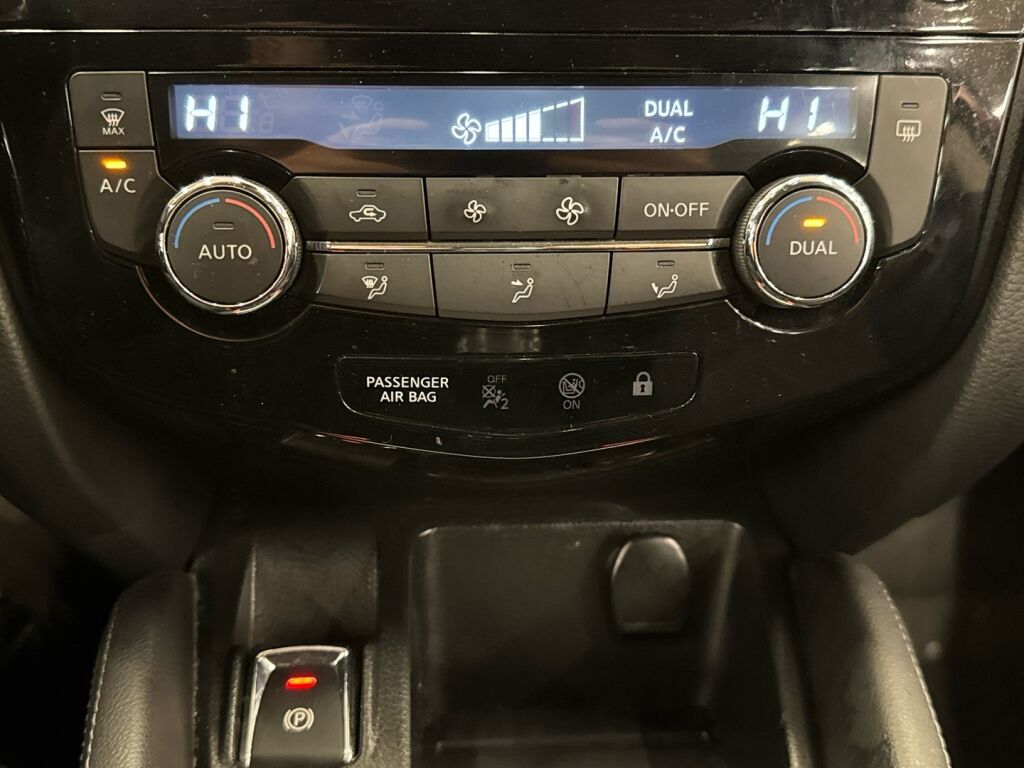 Nissan Qashqai 2015 Punainen