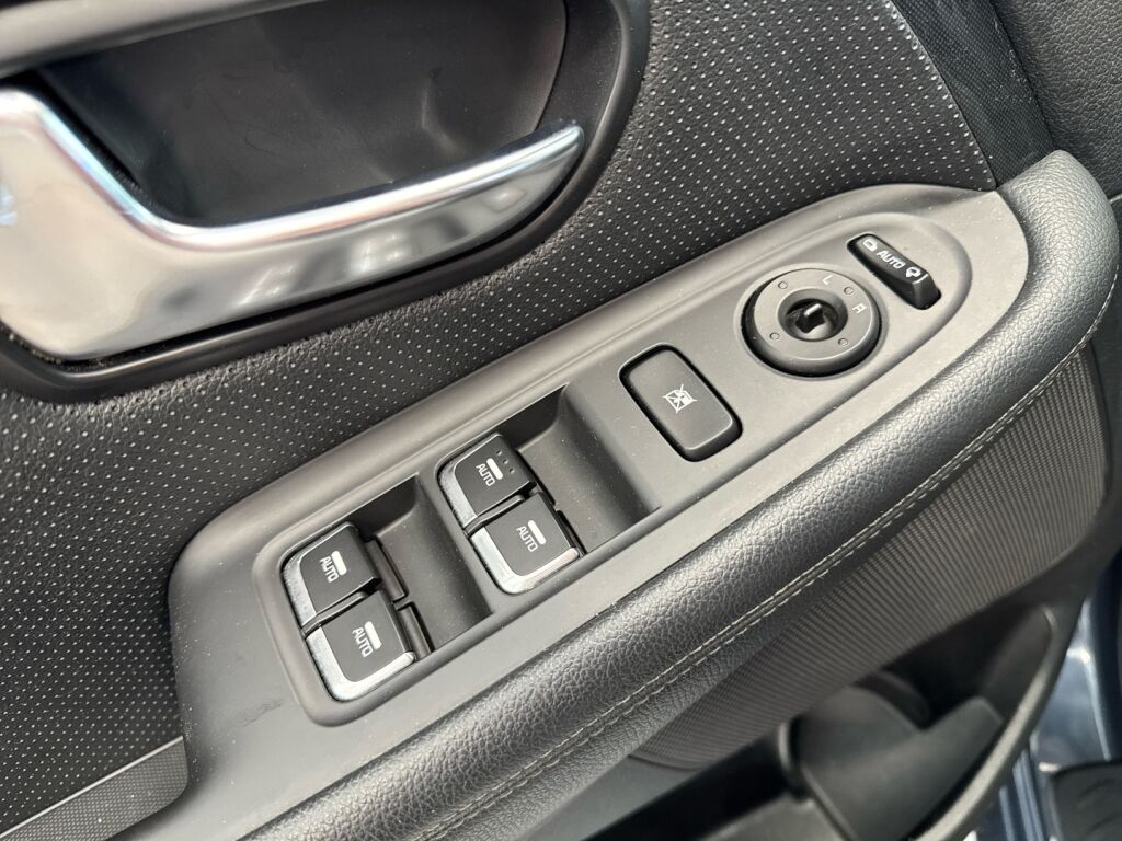 Kia Carens 2015 Sininen