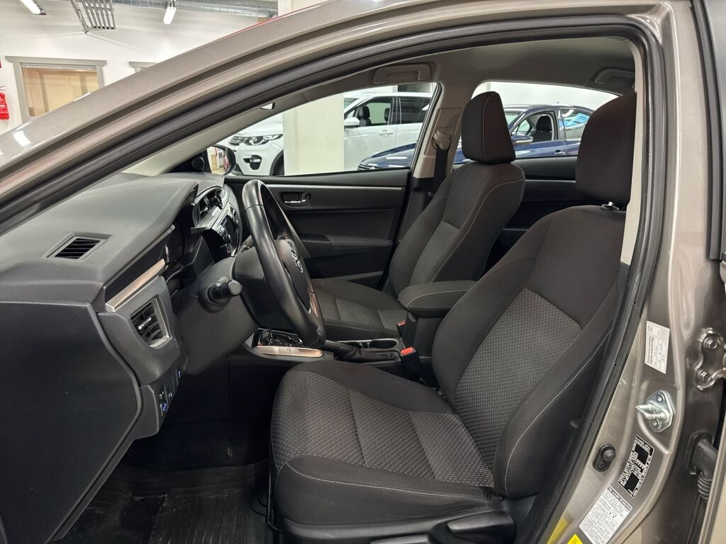 Toyota Corolla 2015 Ruskea (beige)