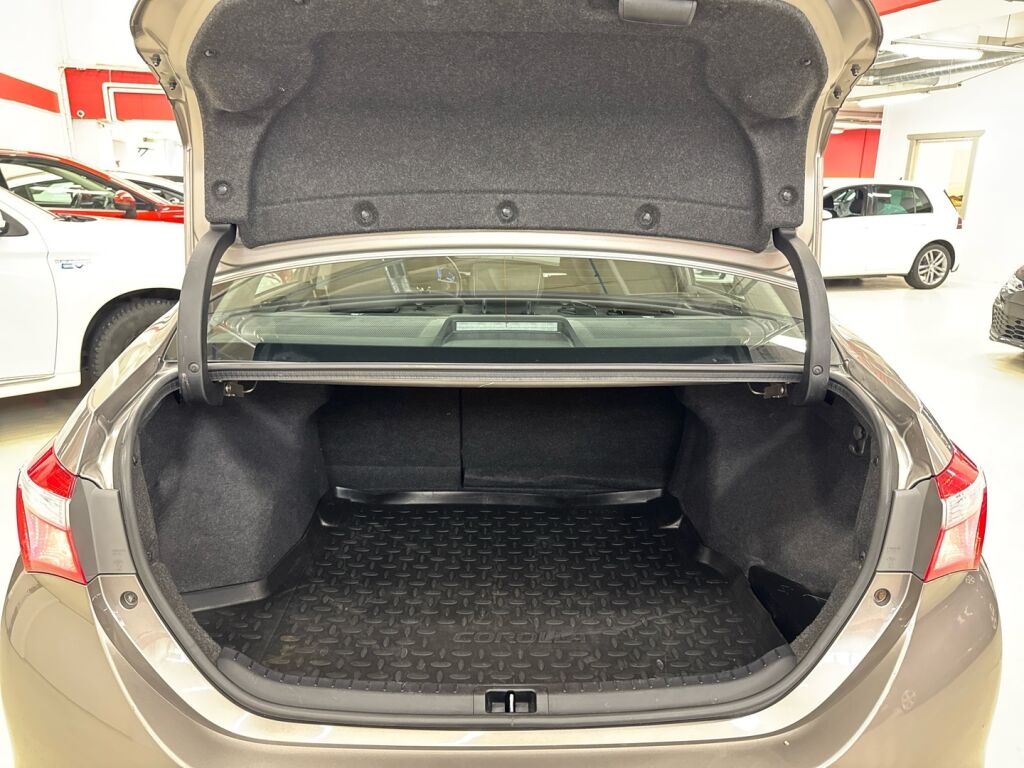 Toyota Corolla 2015 Ruskea (beige)