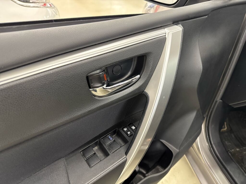 Toyota Corolla 2015 Ruskea (beige)