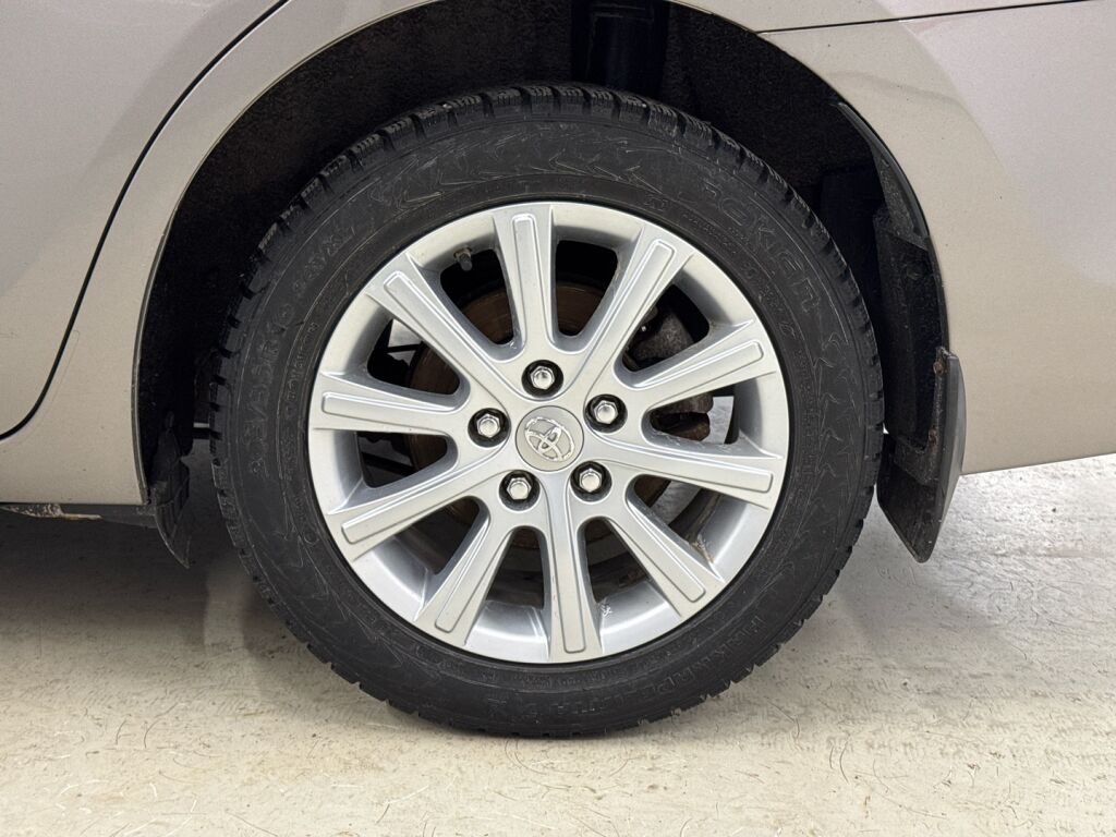 Toyota Corolla 2015 Ruskea (beige)