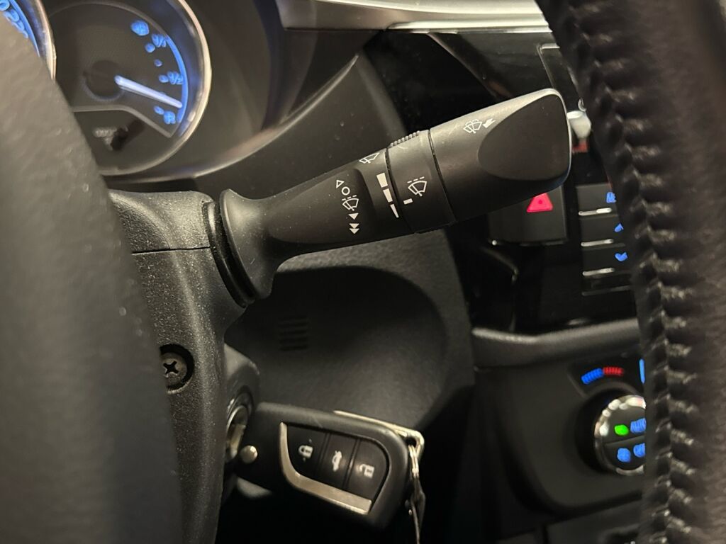 Toyota Corolla 2015 Ruskea (beige)