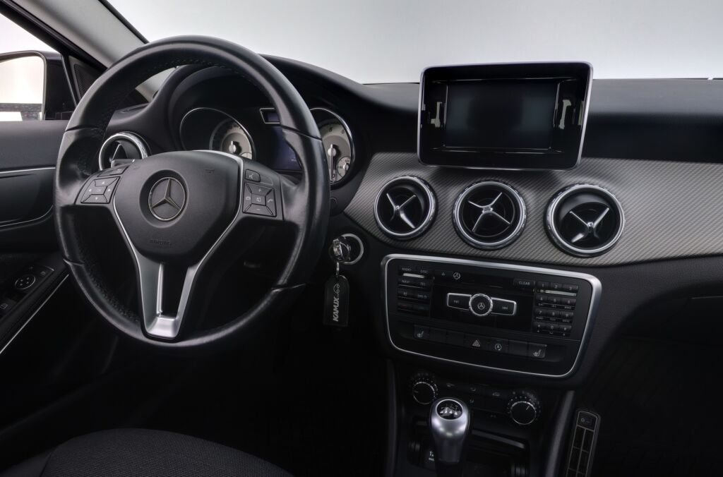 Mercedes-Benz GLA 2015 Musta