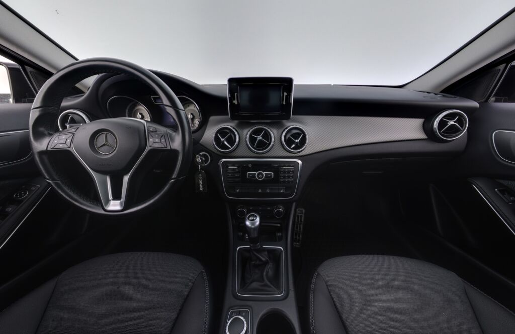 Mercedes-Benz GLA 2015 Musta