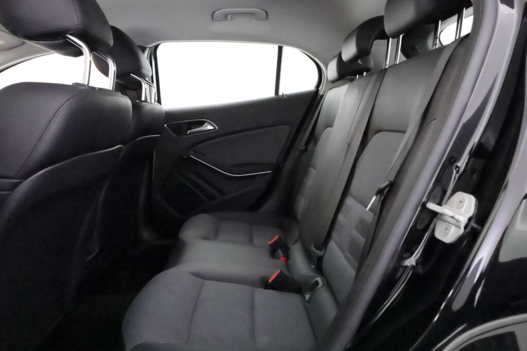 Mercedes-Benz GLA 2015 Musta